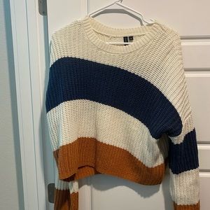 S Women’s pull over sweater